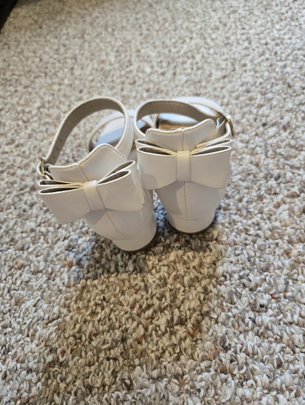 Classic White Ankle-Strap Block Heel Sandals, Girls Size 1 - Picture 4 of 8